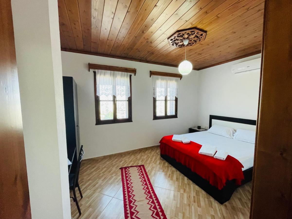 Denis Guesthouse 1930 Гирокастра Экстерьер фото
