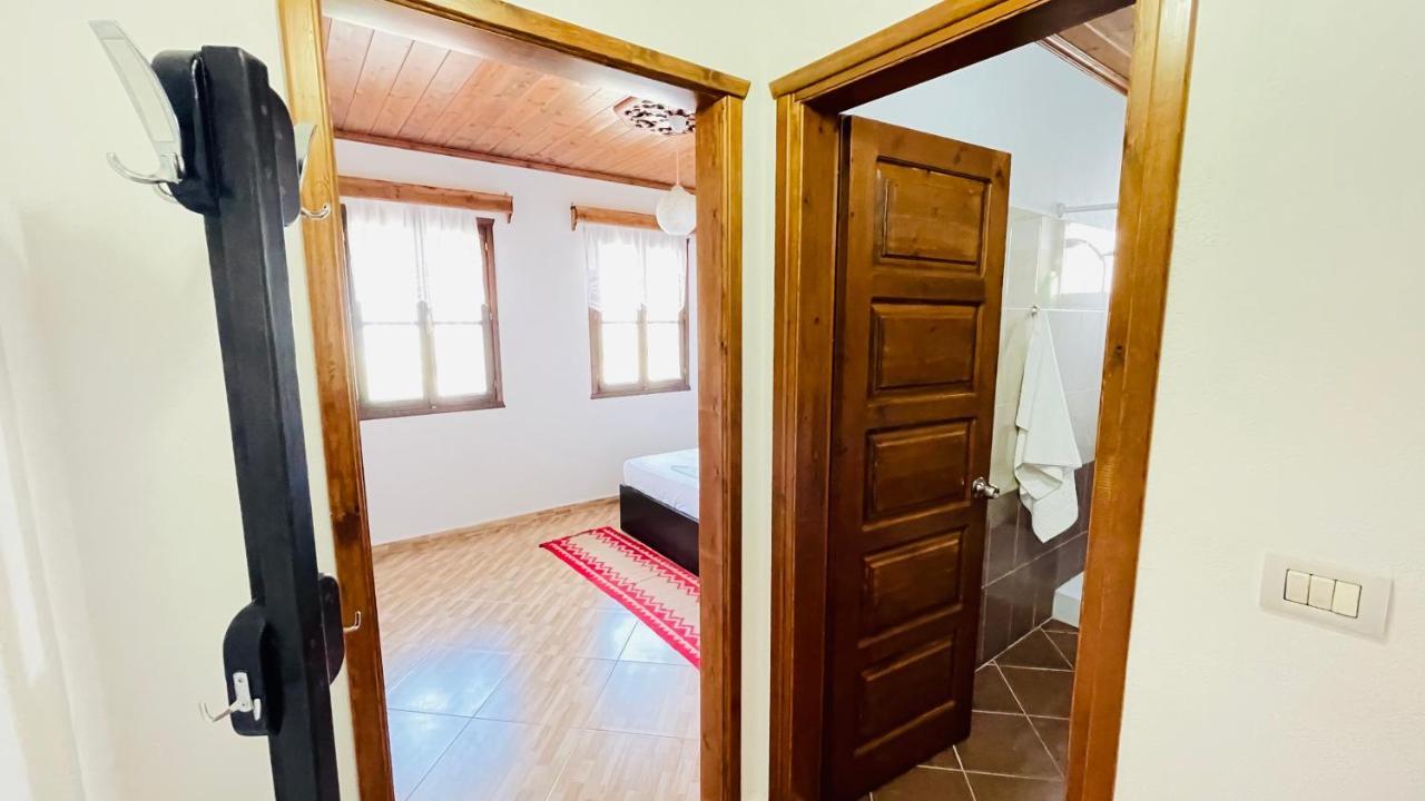 Denis Guesthouse 1930 Гирокастра Экстерьер фото