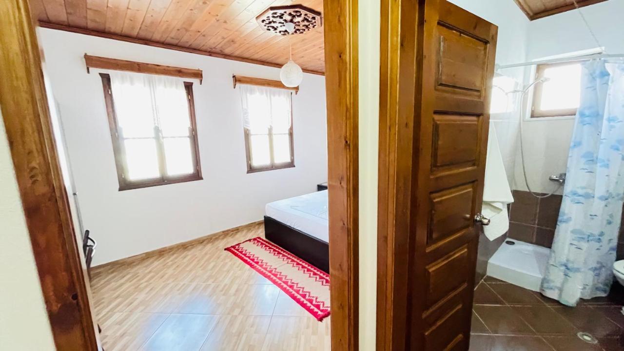 Denis Guesthouse 1930 Гирокастра Экстерьер фото