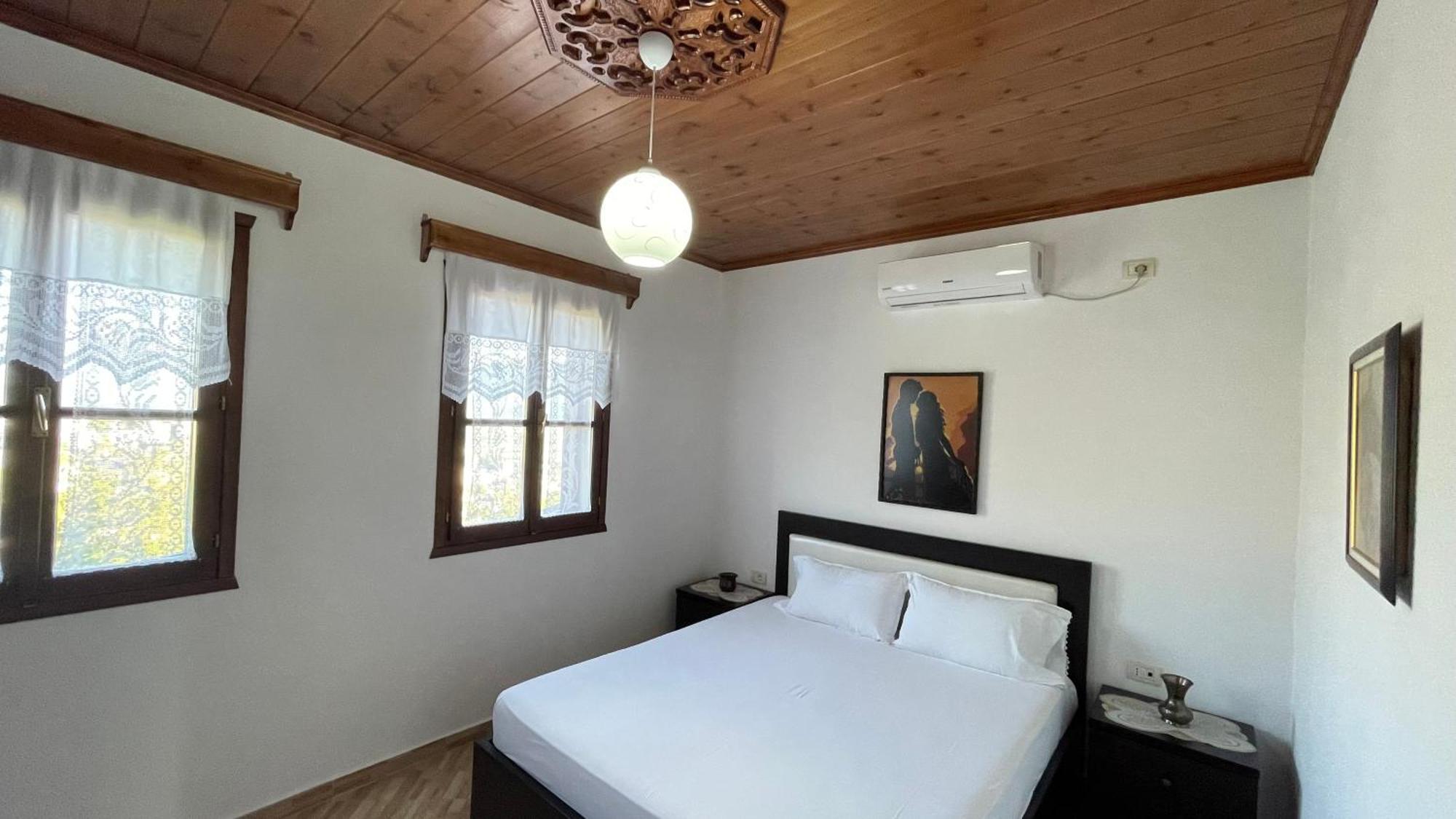 Denis Guesthouse 1930 Гирокастра Экстерьер фото