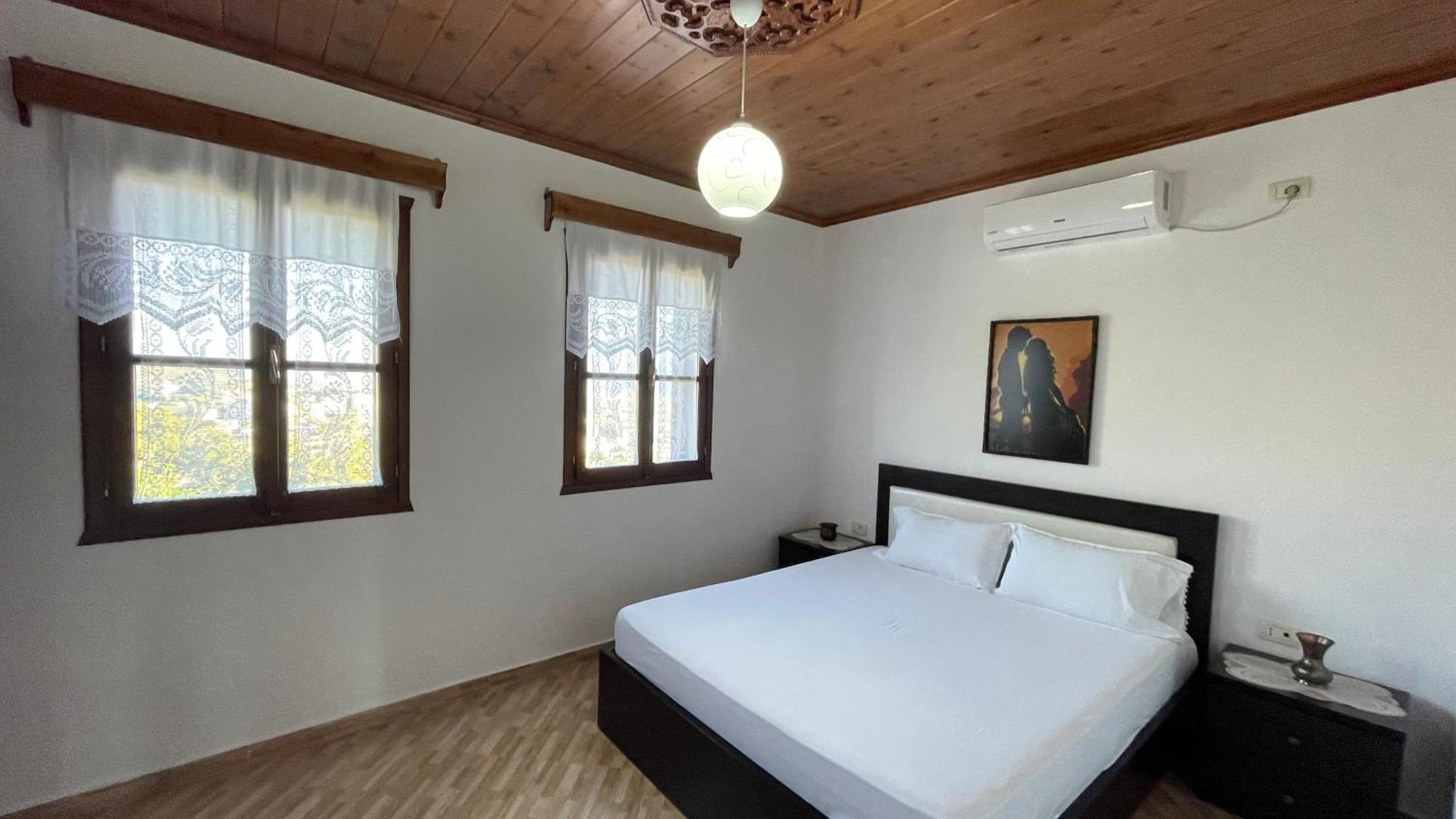Denis Guesthouse 1930 Гирокастра Экстерьер фото