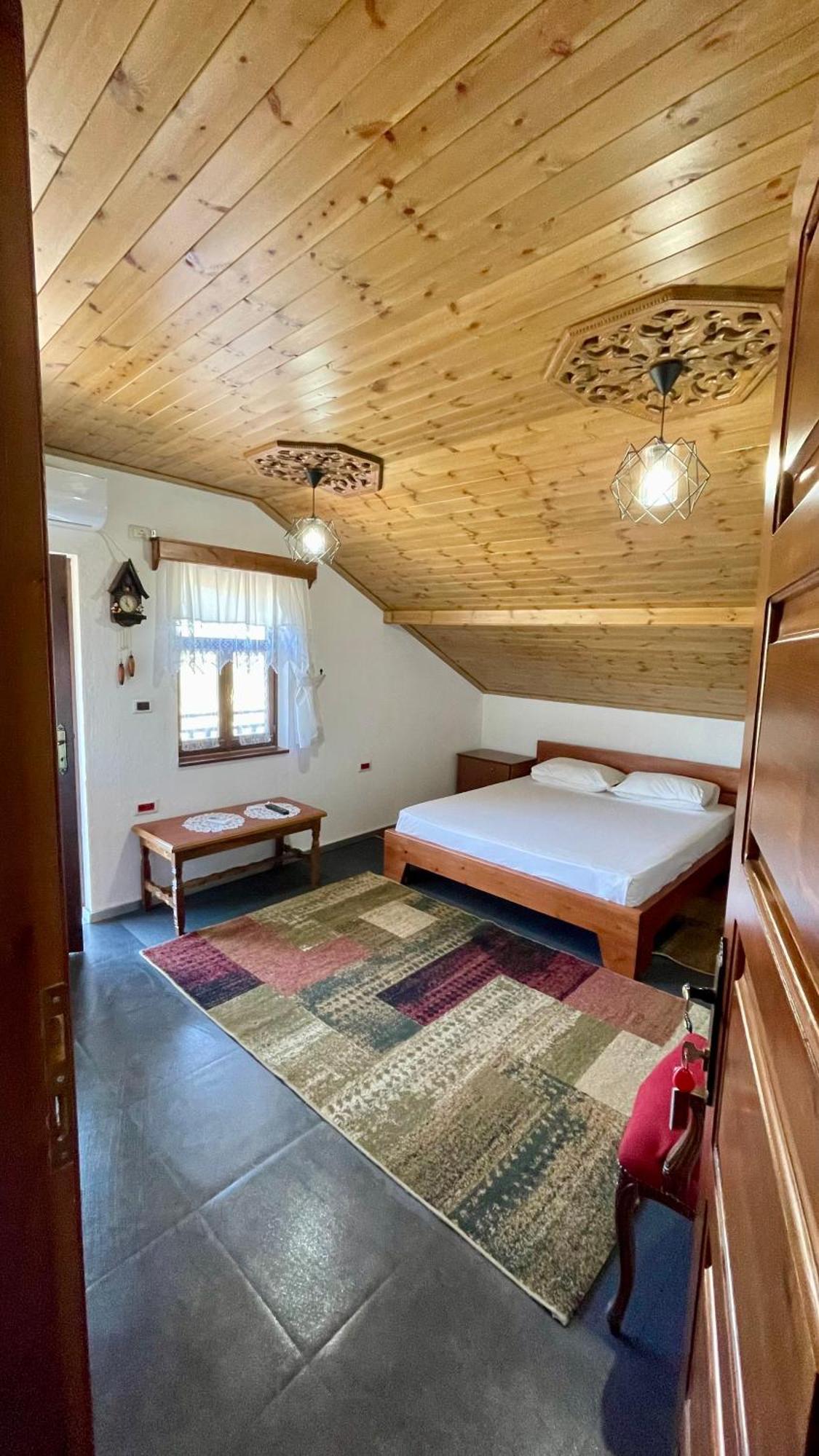 Denis Guesthouse 1930 Гирокастра Экстерьер фото